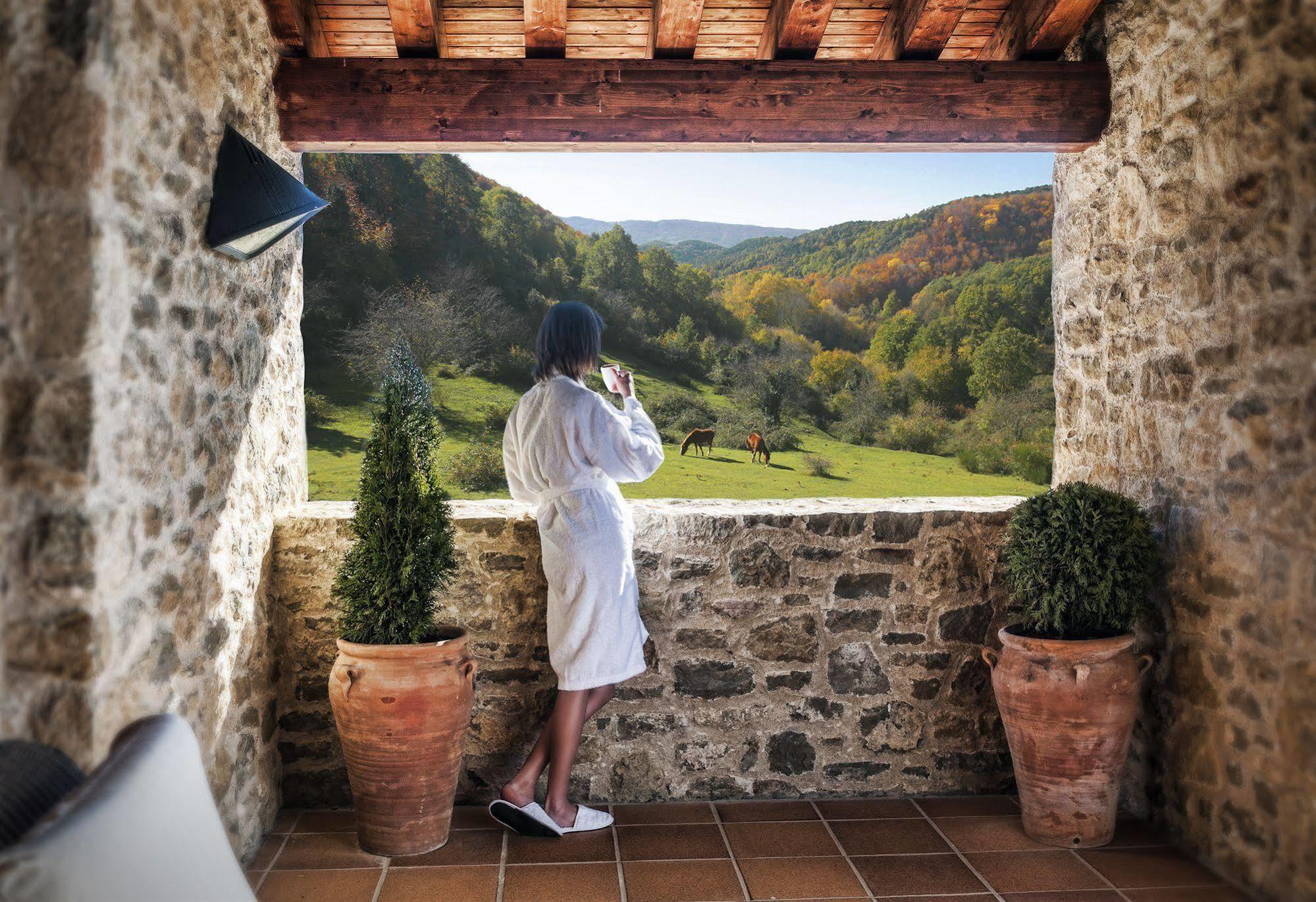 Hotel Restaurante El Ventos Sant Feliu De Pallerols Luaran gambar